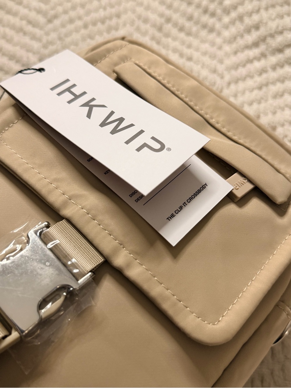 🤍New IHKWIP The Clip It Crossbody Bag🤍 - Picture 8 of 9